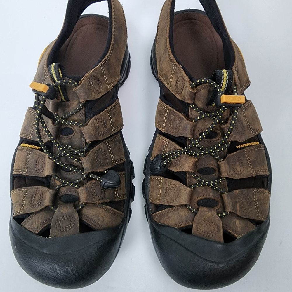 KEEN BROWN LEATHER SLIP ON WATERPROOF HIKING SHOES SIZE 8 1/2